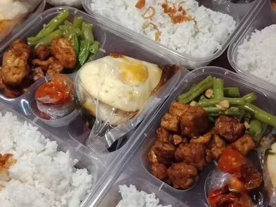 catering harian surabaya