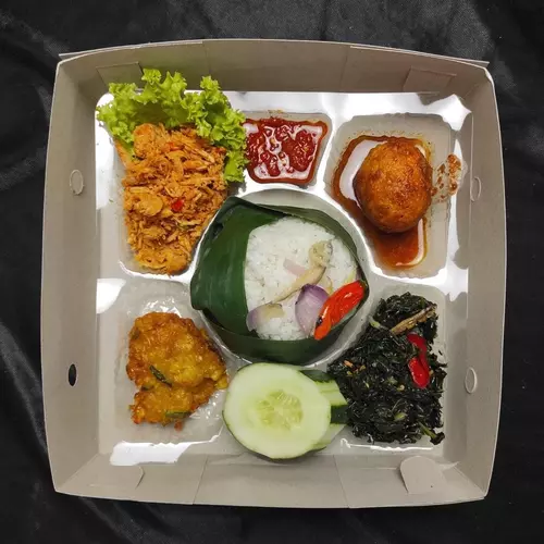 Jasa Catering Surabaya murah Pernikahan Lengkap Mulai Nasi Kotak, Wedding catering Snackbox dan Corporate lunch ayam suwir bumbu merah