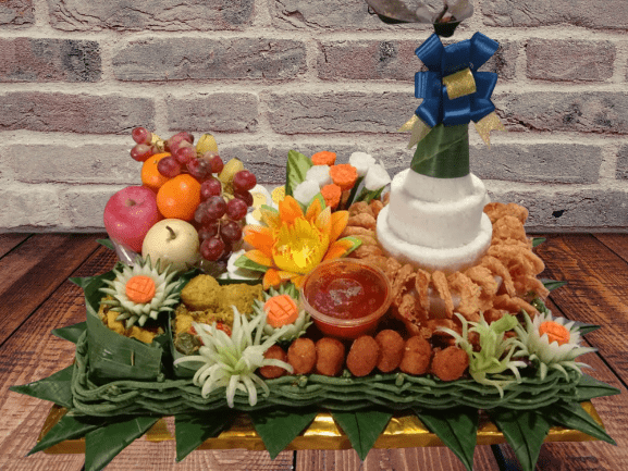 Menyediakan Nasi Tumpeng Kuning Sederhana Untuk Syukuran Acara Pernikahan nasi tumpeng