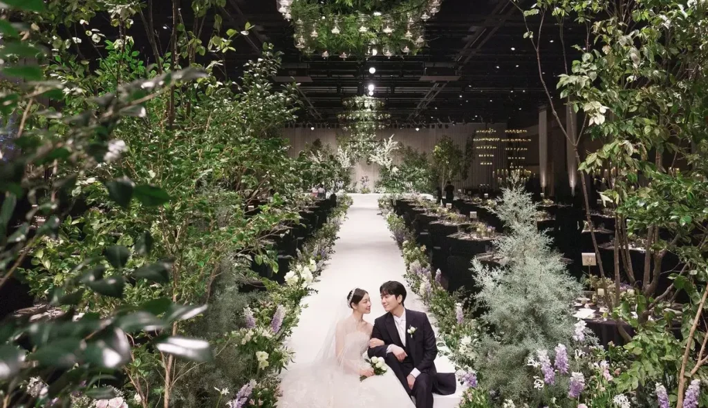 paket pernikahan lengkap mulai dari pemilihan gedung, menunjuk jasa catering yang enak dan lezat sebagai tolak ukur kesuksesan acara nikahan PAKET PERNIKAHAN