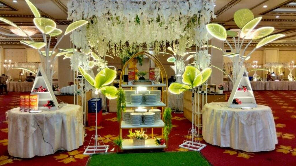 Pernikahan Mewah Murah Bersama:Kami dan Contoh Dekorasi Prasmanan Wedding yang Menggoda dan Penawaran Spesial dari Aisya Catering contoh dekorasi prasmanan wedding