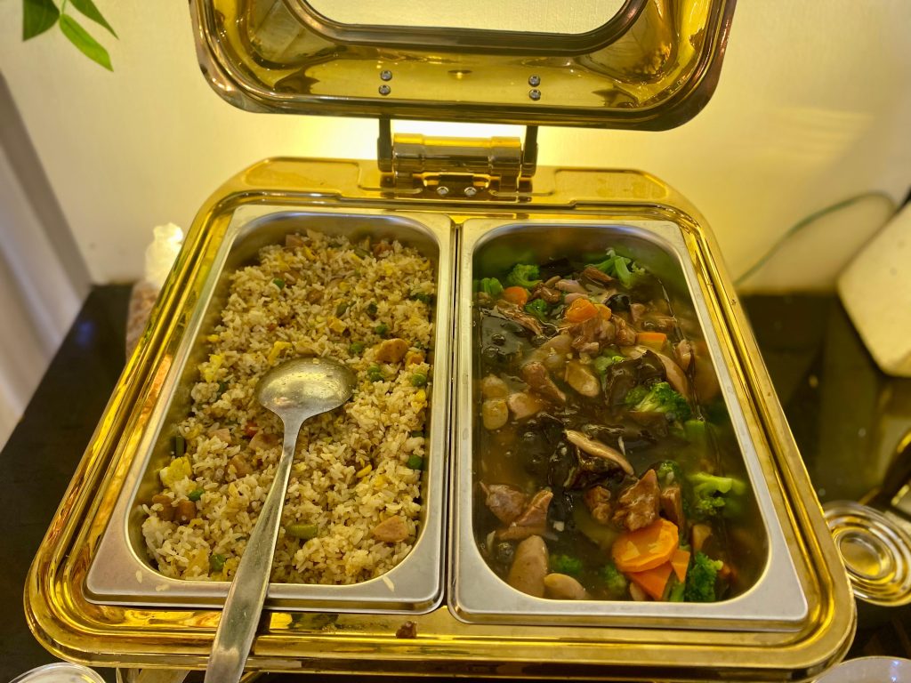 Memasan paket prasmanan Buffet Kantoran Surabaya yang praktis, enak dan hemat WhatsApp Image 2024 02 25 at 14.55.18