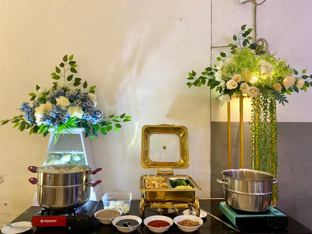 Memasan paket prasmanan Buffet Kantoran Surabaya yang praktis, enak dan hemat Buffet Kantoran Surabaya